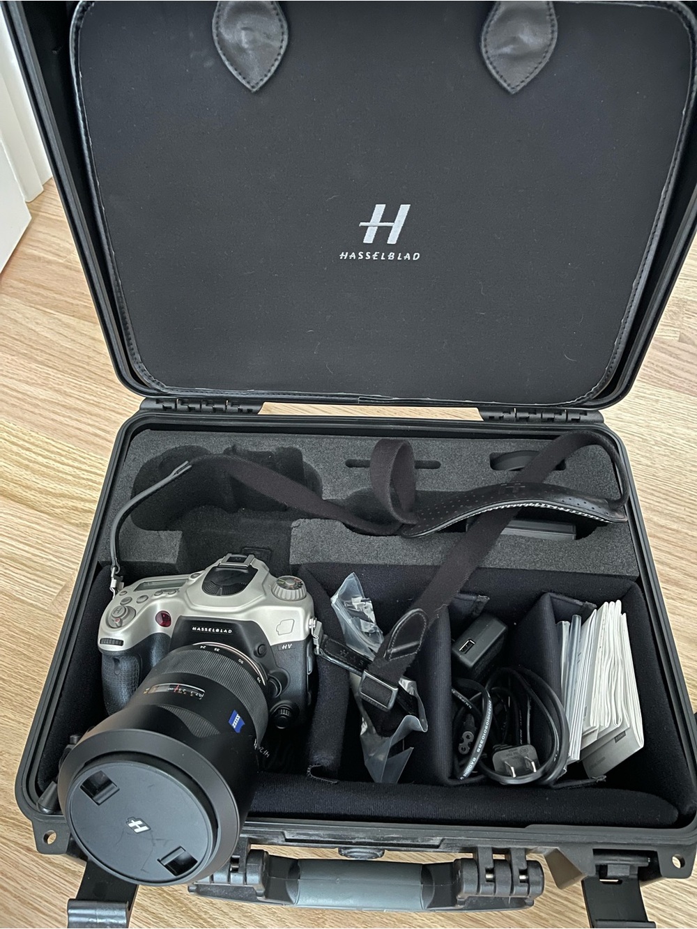 Silver Camera Kit with Black Lens and Case